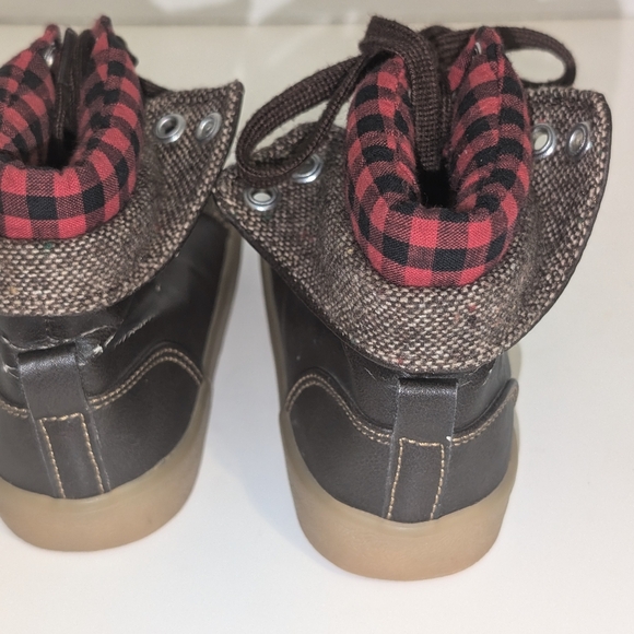 GAP Little Boys Ankle Boots with Plaid Red and Black Ankle Feature Size 9 - Picture 3 of 10
